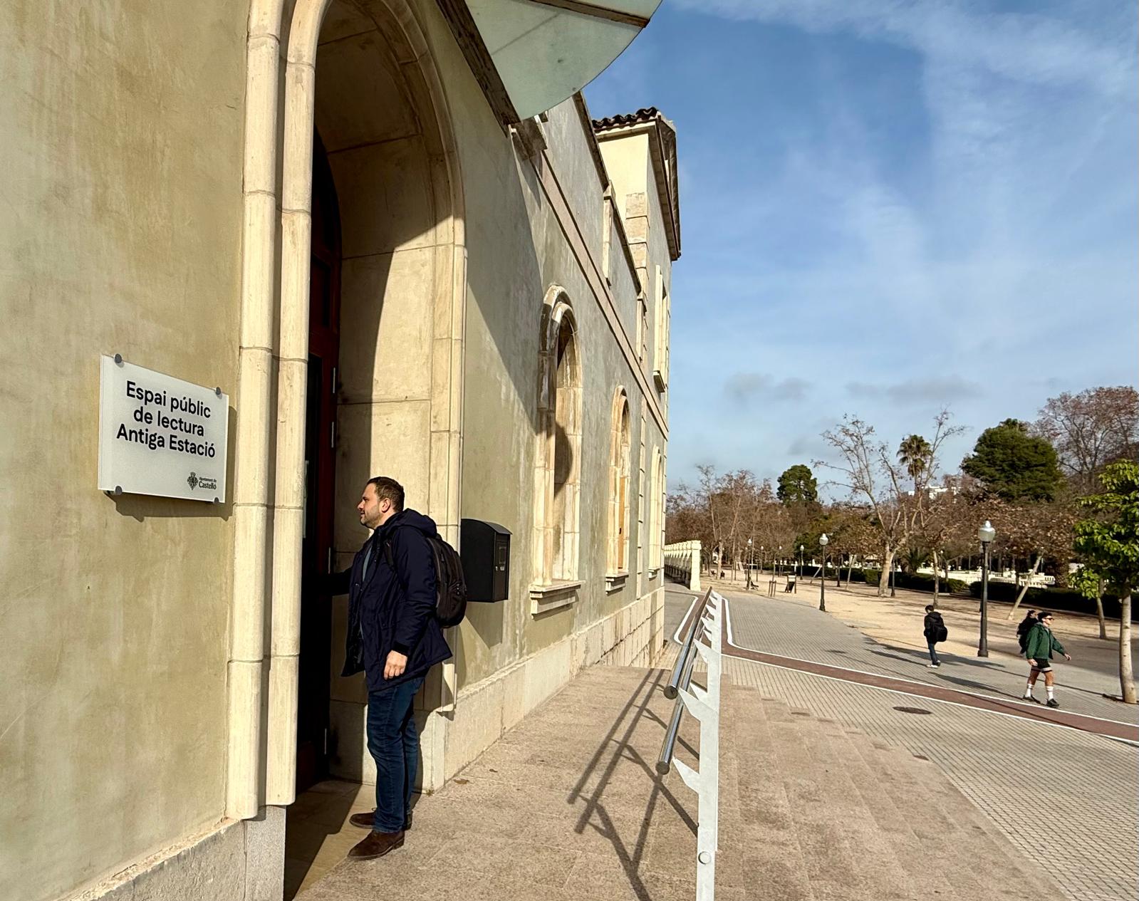 Carrasco incompleix la seua promesa d'obrir 24 hores al dia en exàmens les nou biblioteques municipals