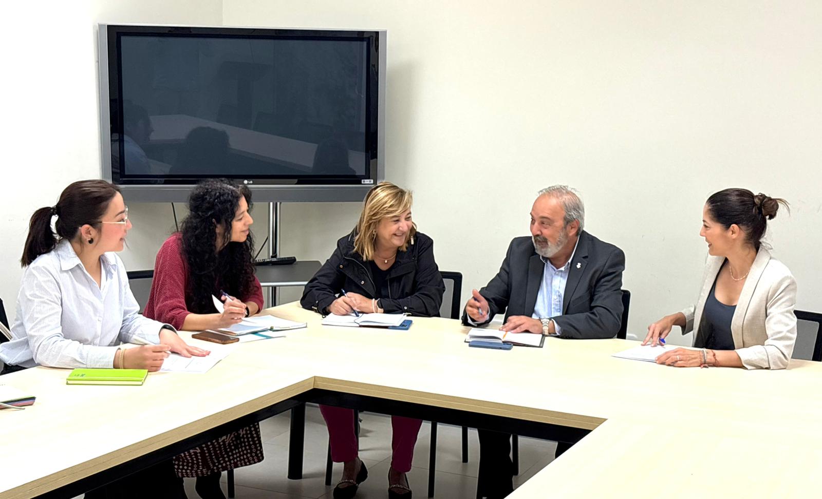 La regidoria de Salut Pública es reunix amb el Col·legi Oficial de Dietistes-Nutricionistes de la Comunitat Valenciana per a abordar noves línies de col·laboració en educació alimentària