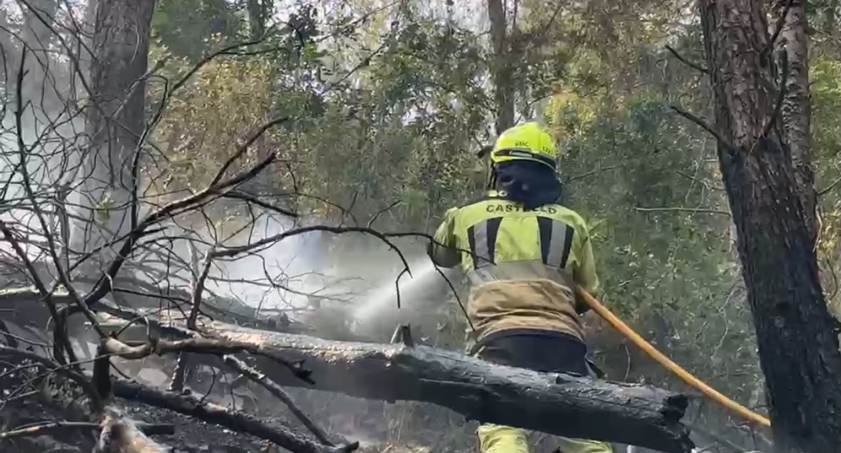 Els Bombers de Castelló continuen col·laborant en l'extinció de l'incendi forestal de la Vall d'Uixó