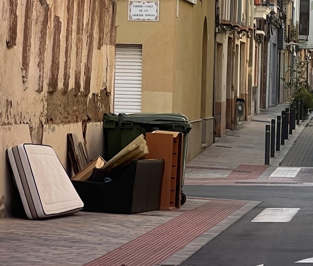 El PSPV proposa estendre el model de recollida de residus del centre al Raval en una prova pilot