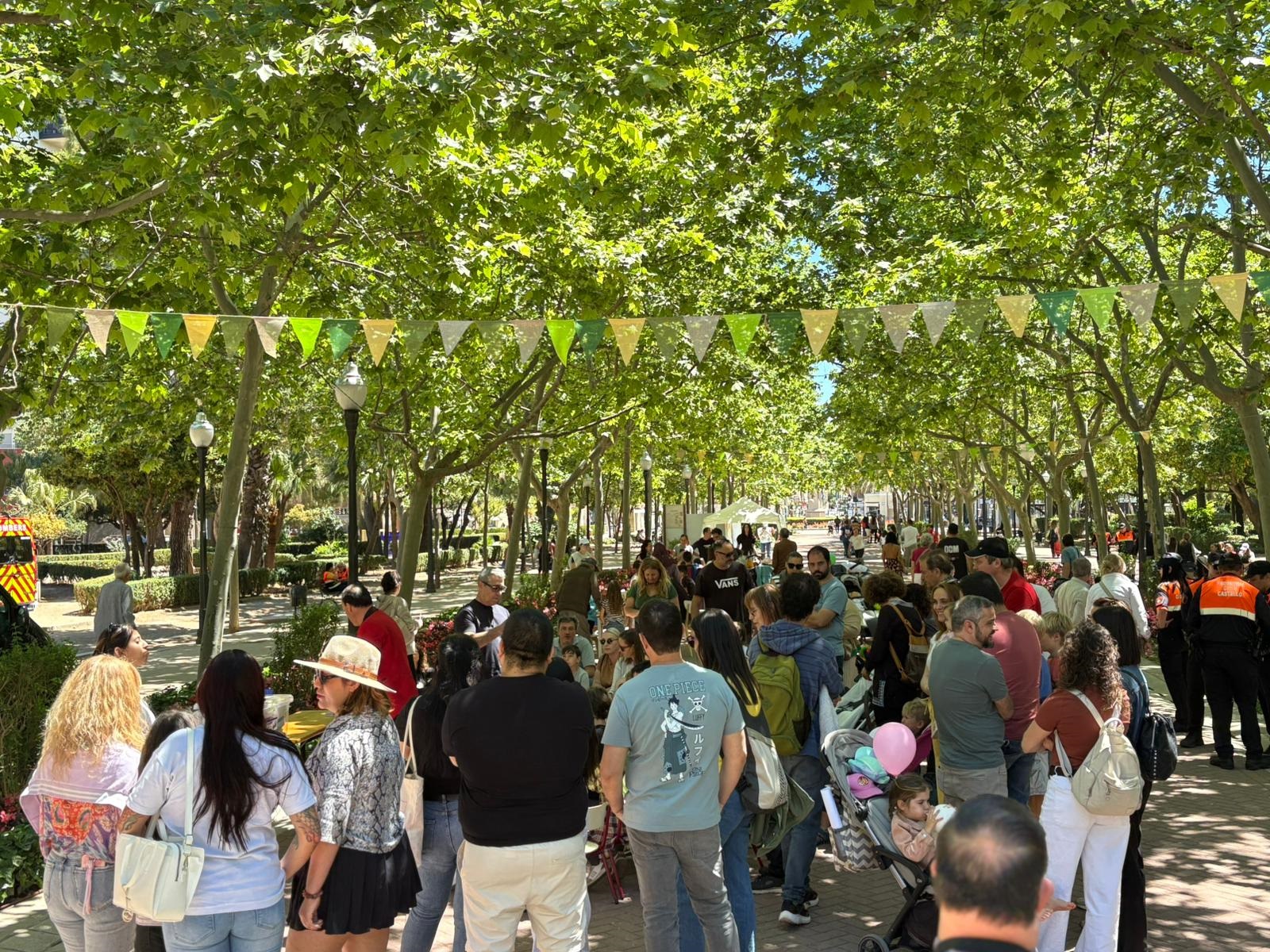 El parc Ribalta acull una multitudinària tercera edició del Festival de la Família amb una jornada d'activitats, convivència i participació familiar