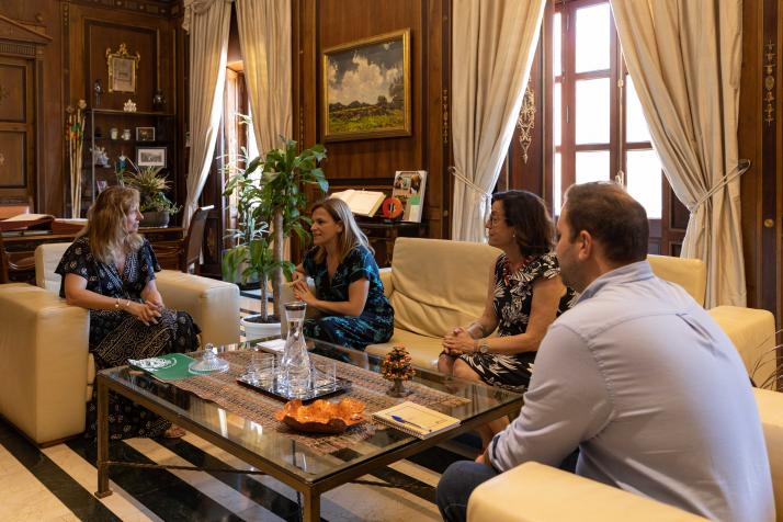 13-07-22 Marco recibe la nueva delegada del Gobierno en la Comunitat Valenciana, Pilar Bernabe 1.jpg