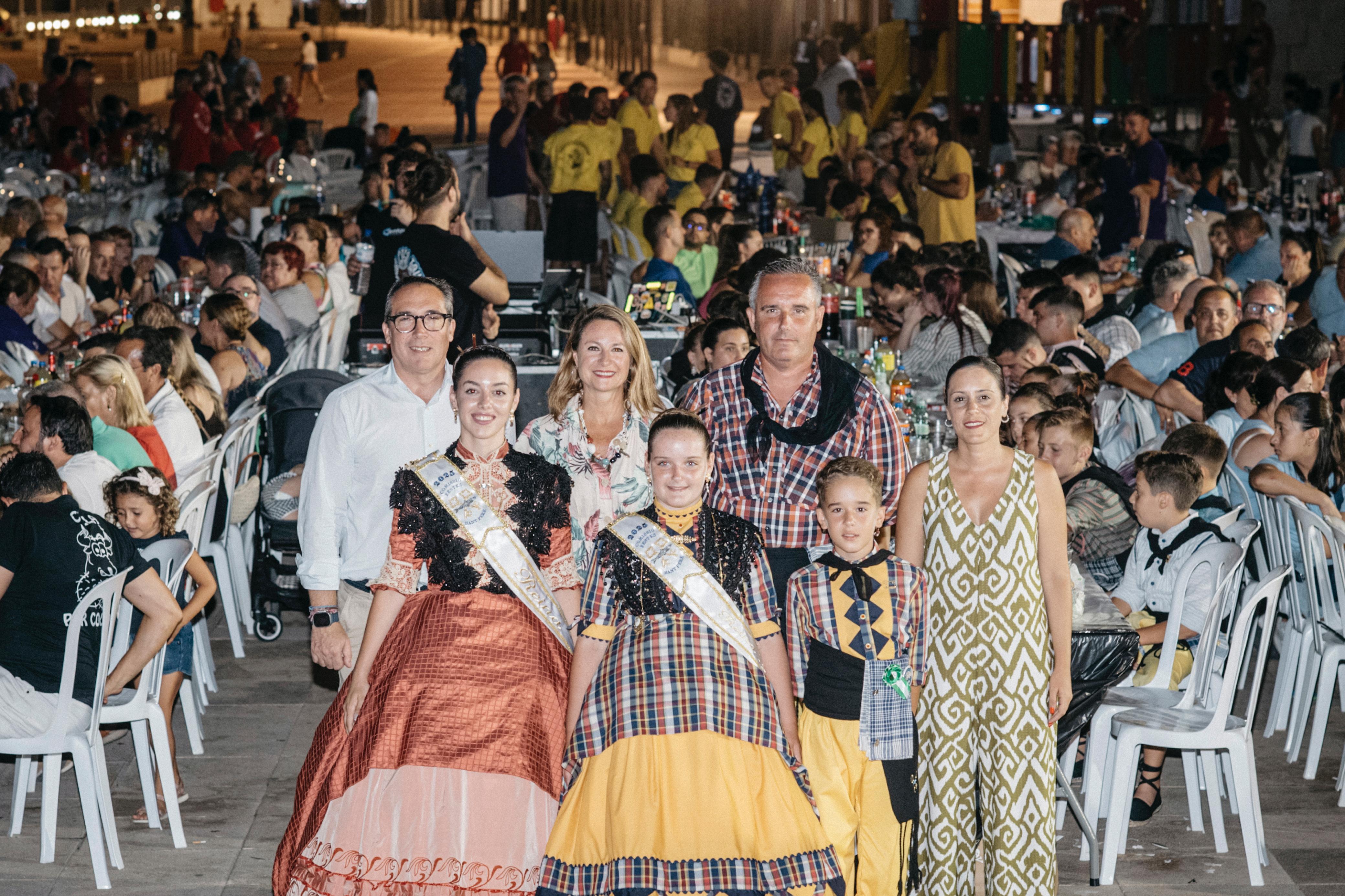 Las fiestas de Sant Pere 2025 llegan a su ecuador con el multitudinario ‘sopar de pa i porta’ que ha congregado en torno a 3.000 participantes