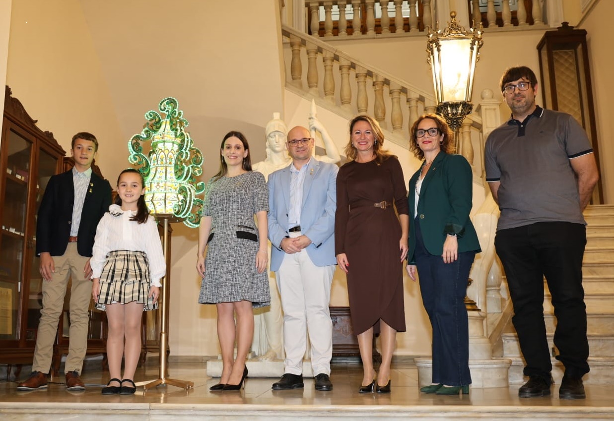 La gaiata guanyadora del “XI Concurs de gaiates de mà” llueix ja al hall de l'Ajuntament de Castelló