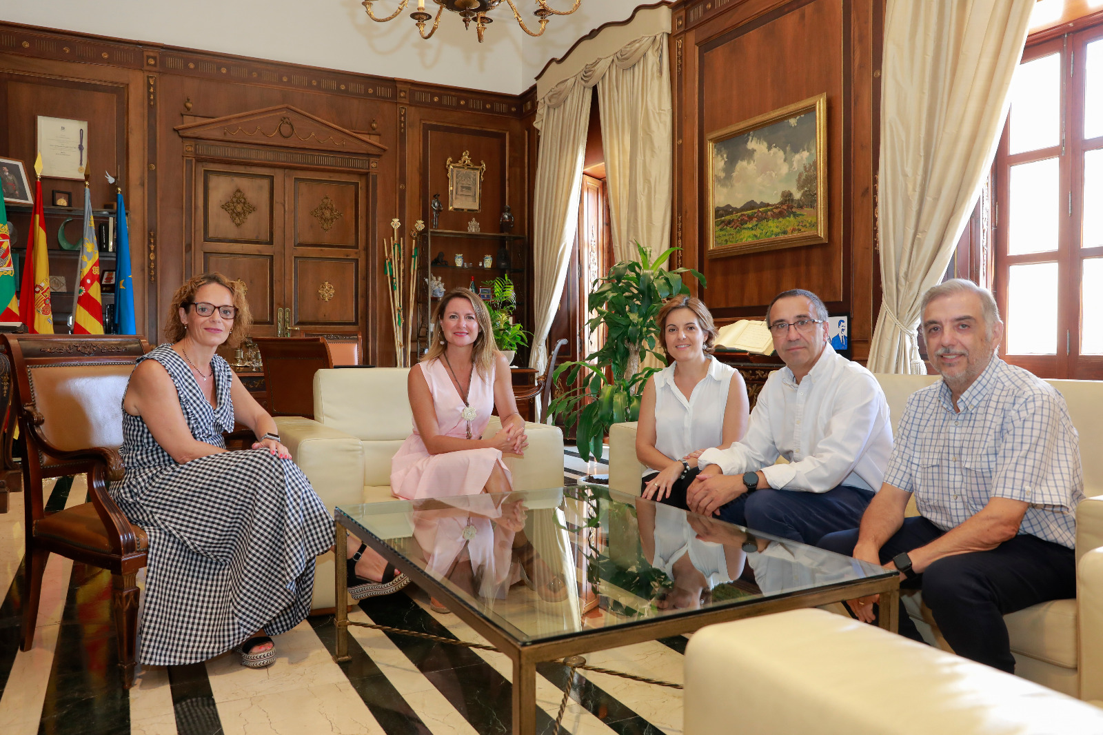 L'alcaldessa enalteix el treball de la Junta de Festes als membres de la qual reconeix la seua dedicació altruista per mantindre viu Castelló i les seues tradicions