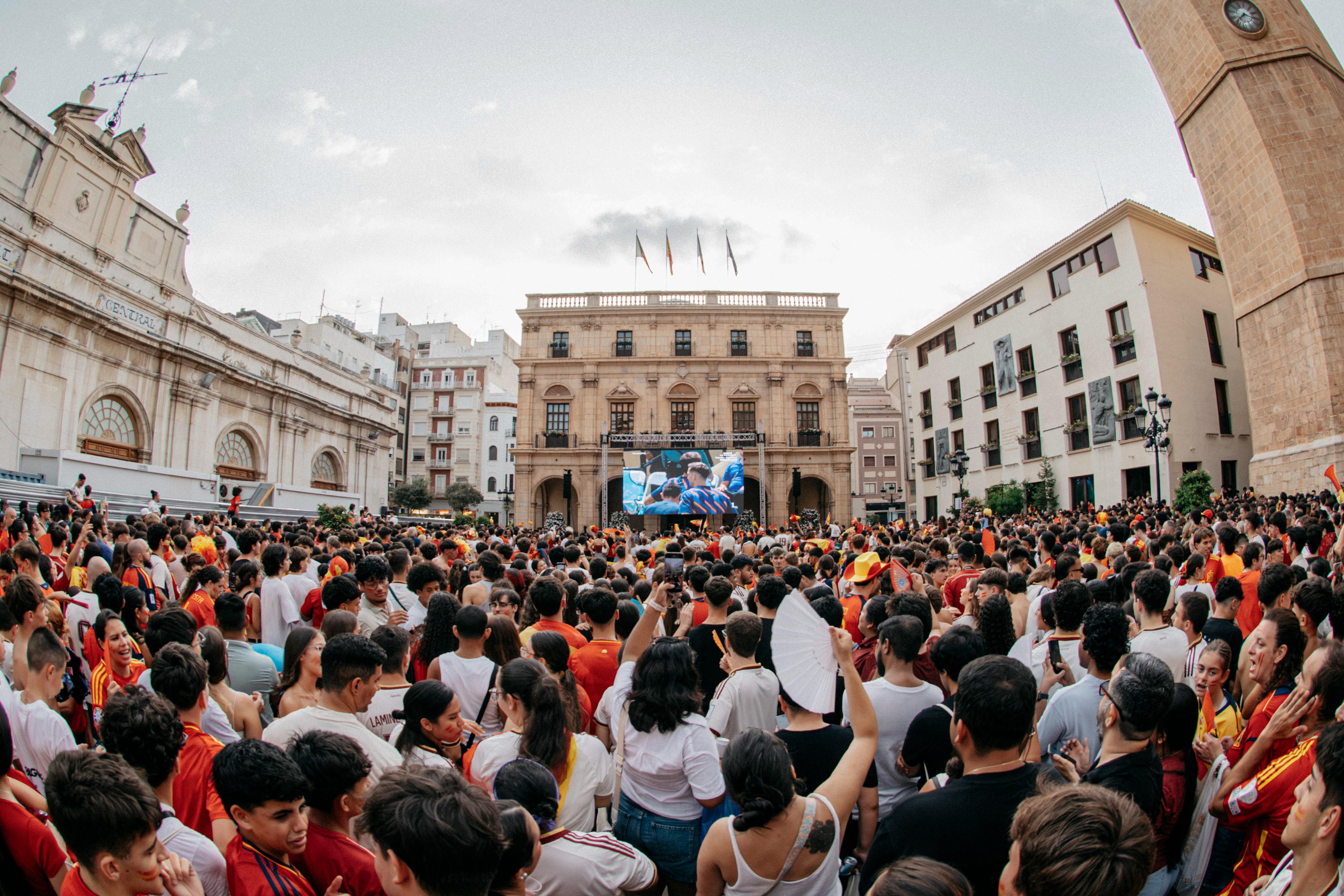 Castelló vibra amb la final de la Copa del Món en les pantalles gegants de la Plaça Major i el recinte del SOM Festival