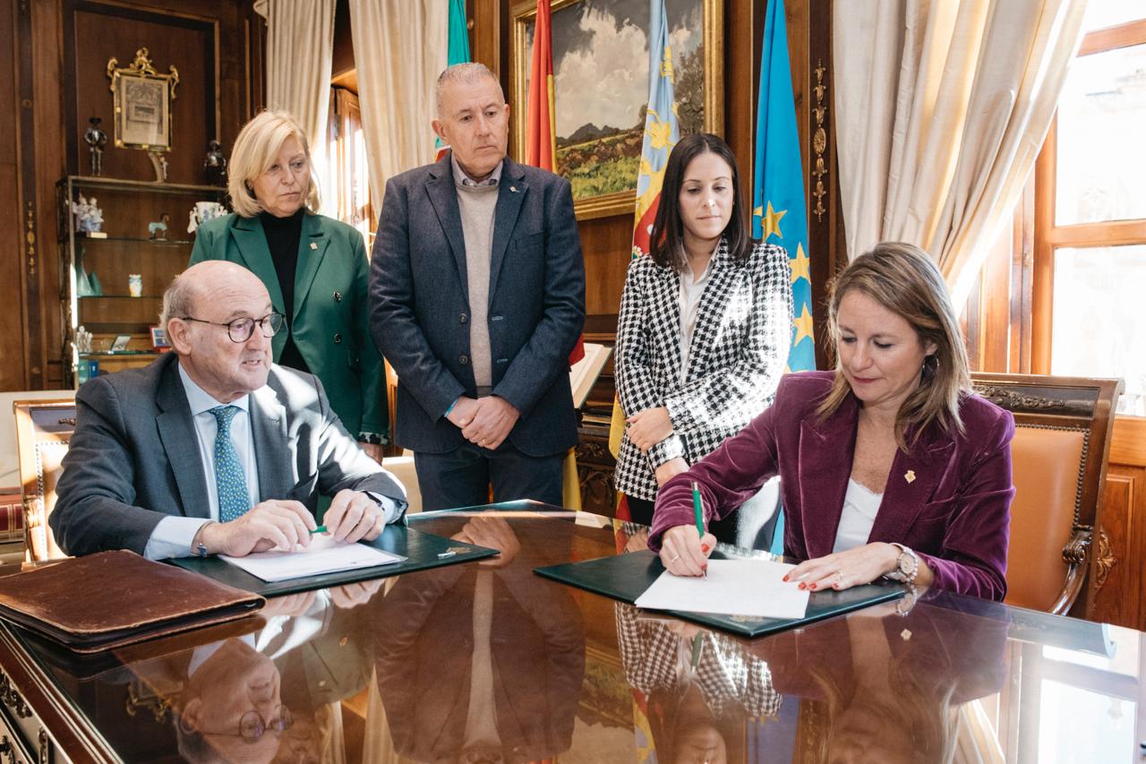 Begoña Carrasco avança en el seu compromís amb la ciutadania signant l'adquisició de dos nous habitatges socials