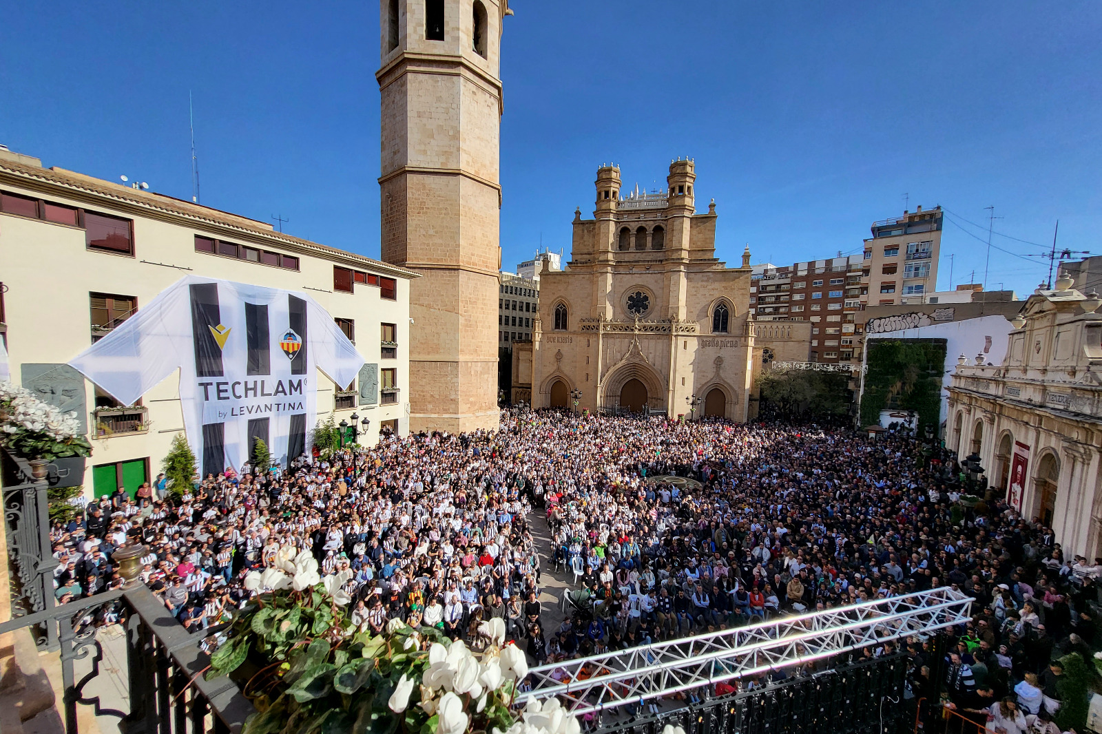 Carrasco: “L'afició albinegra, el CD Castelló i l'Ajuntament tornen a anar de la mà per a fer de la capital una ciutat viva en una jornada que ha sigut històrica. Llàstima el resultat”