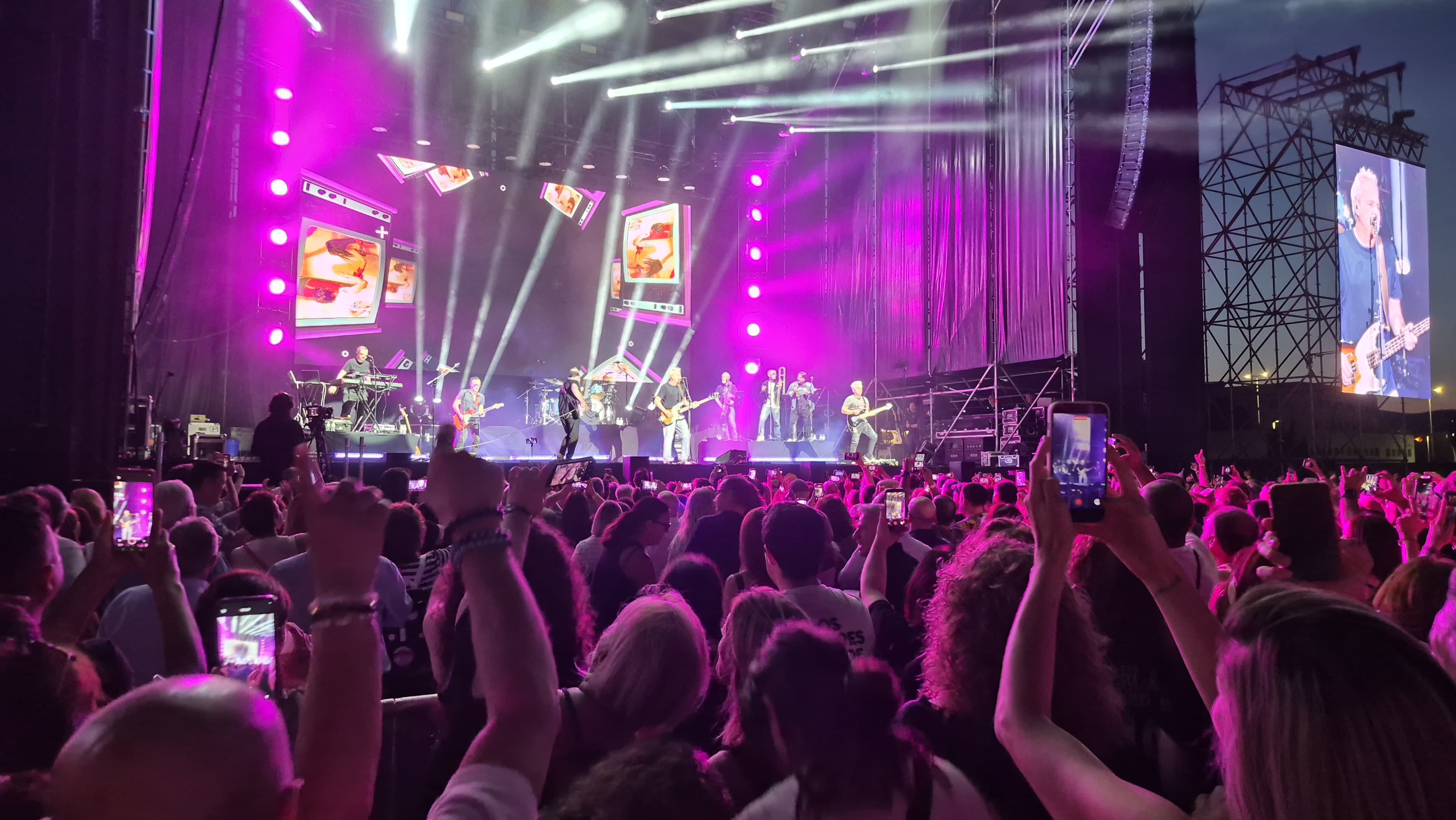 Castelló coreja els èxits de “Hombres G” i es consolida al mapa de les grans gires musicals