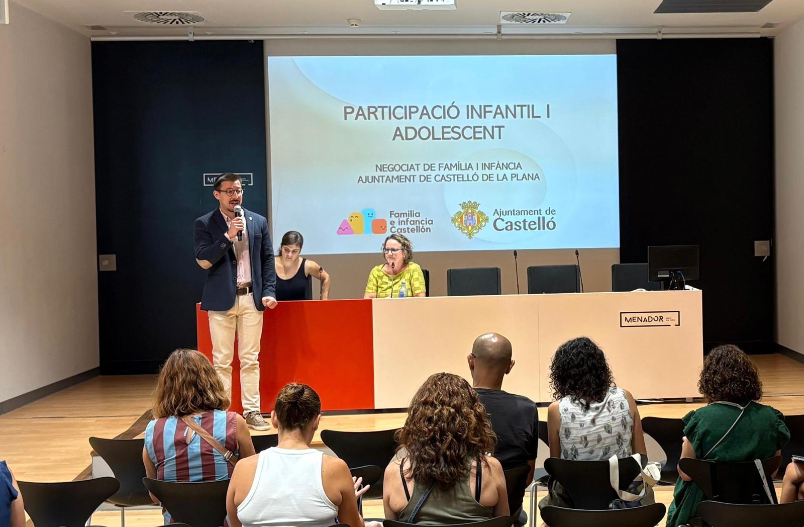 Vidal es reunix amb directors de col·legis i instituts per a fomentar la implicació dels escolars de Castelló en el Consell de la Infància i l'Adolescència