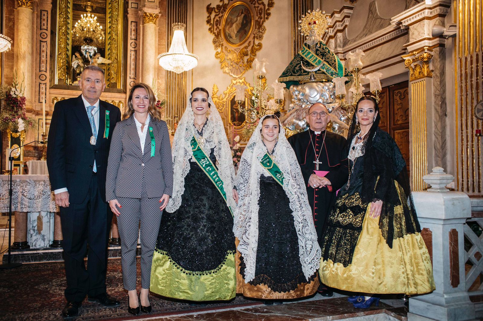 Más de 3.000 de castellonenses veneran con flores y mucha devoción a su patrona, la Mare de Déu del Lledó