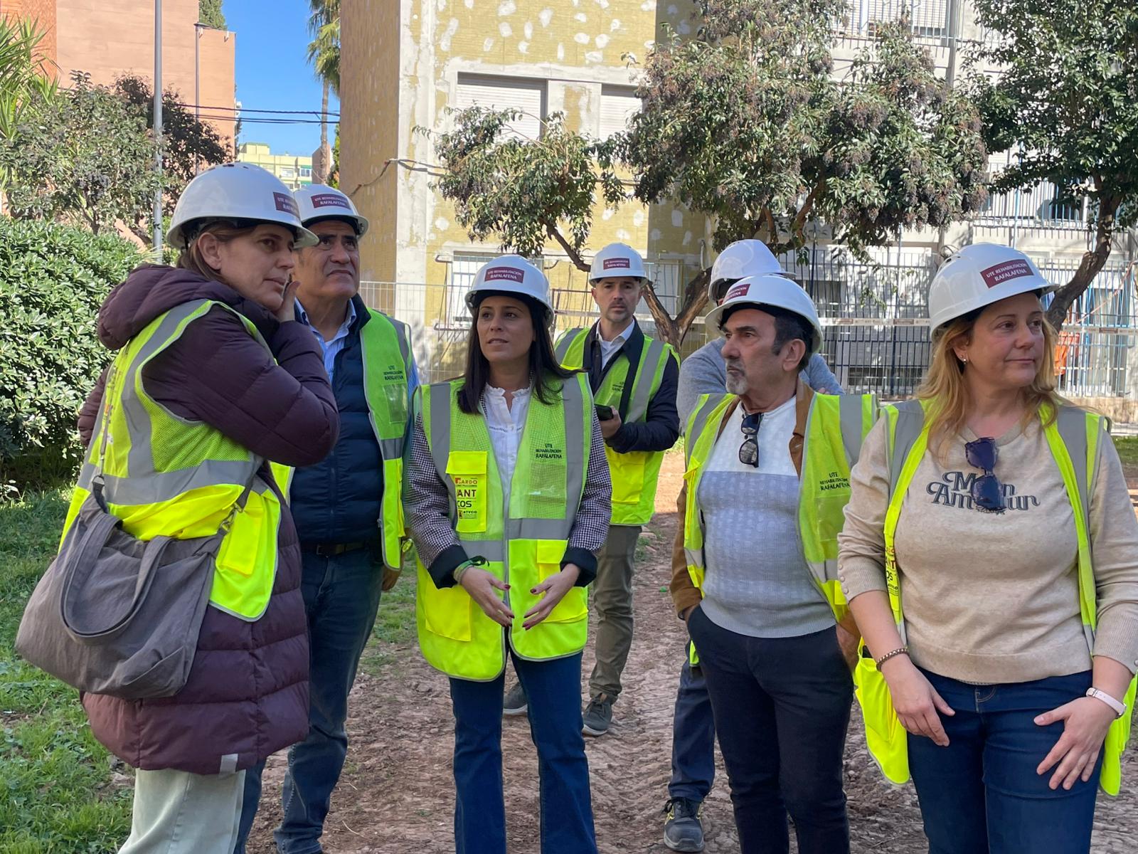 Ester Giner visita les obres del Pla de Barris en Rafalafena que han completat ja prop del 70% de les mesures d'eficiència energètica