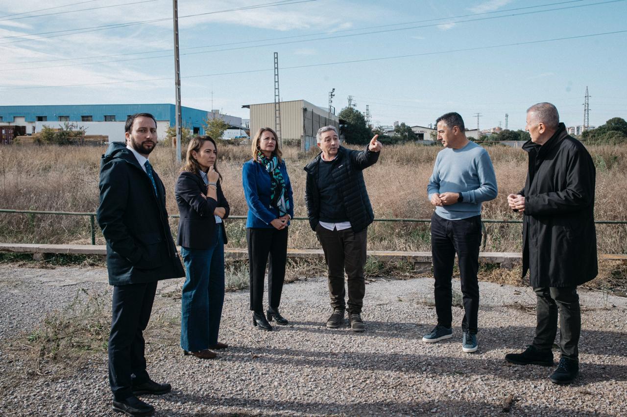 Begoña Carrasco visita els camps federatius que seran recuperats per a l'esport base de Castelló en 2026