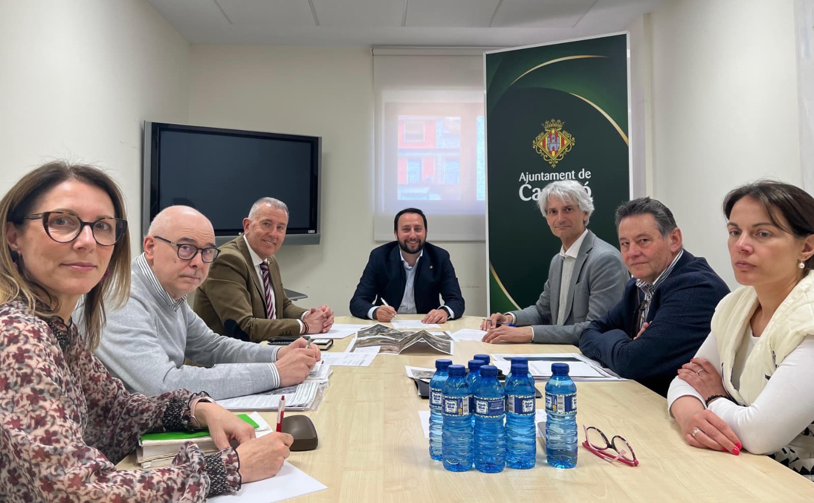 El Govern municipal acorda amb el Ministeri la cessió de la il·luminació de les rotondes de Venta Rosita i Venta Nova