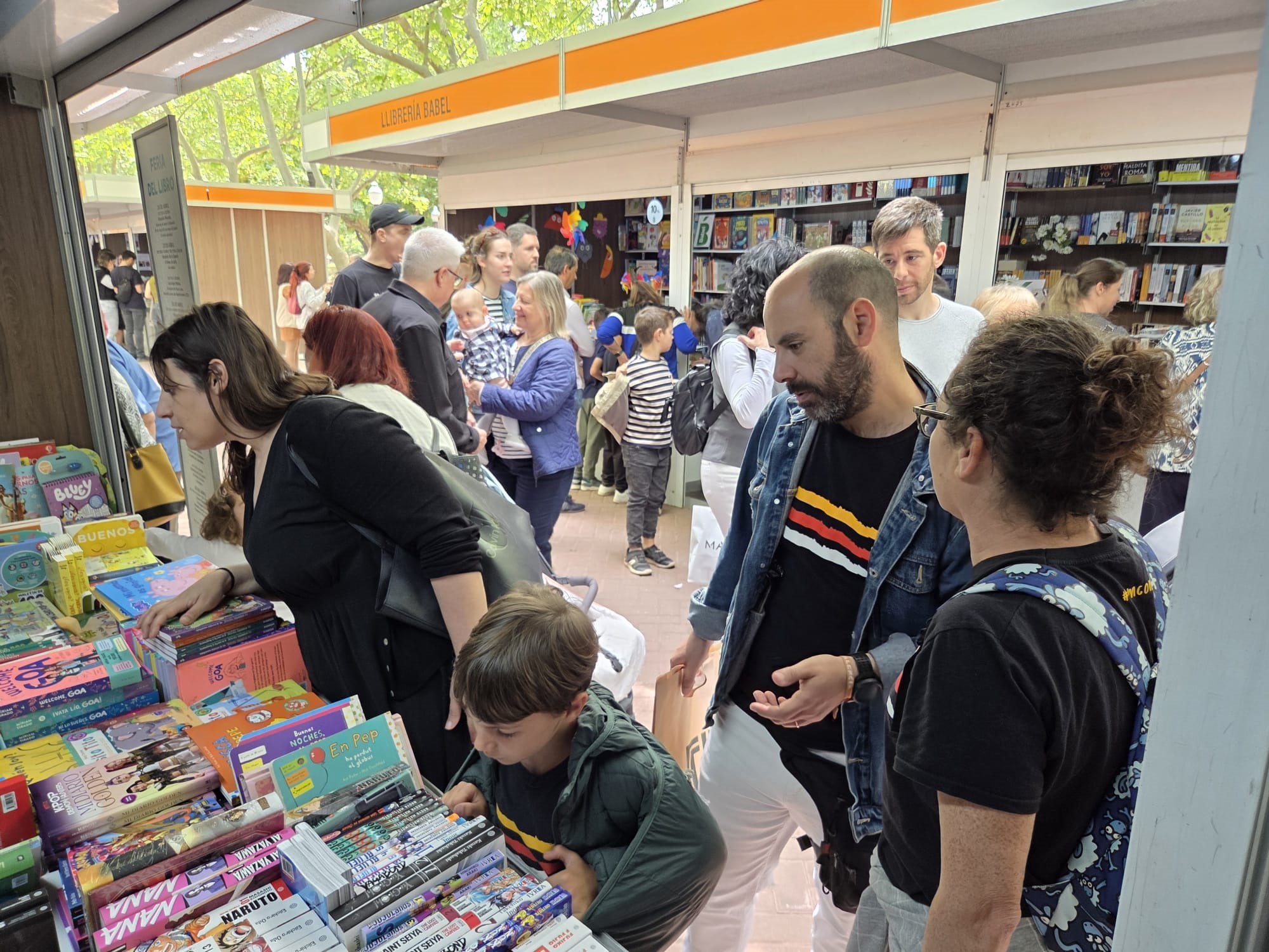 La Fira del Llibre viu un dissabte multitudinari amb Santiago Posteguillo i Elsa Punset