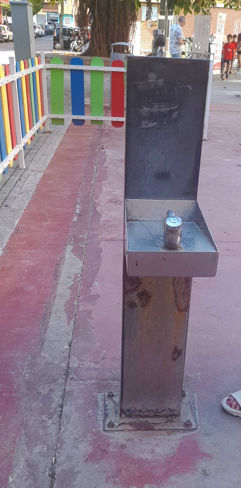 El PSPV reclama més neteja i el manteniment de les dotacions municipals davant l'abandó dels barris