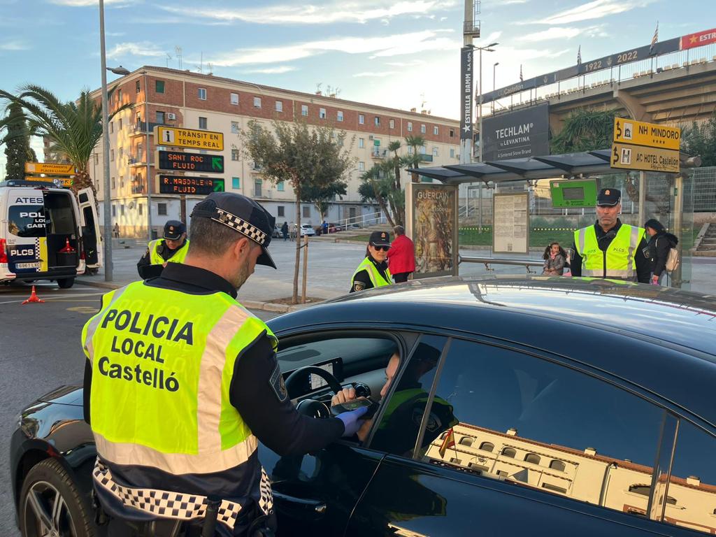 La Policía Local comienza la campaña de control de alcohol y drogas para garantizar la seguridad vial en Navidad