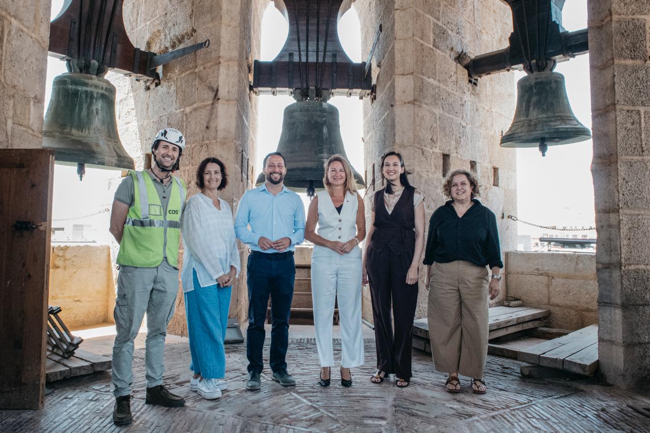 El Fadrí estrena il·luminació LED en la seua escala interior per a millorar la seguretat dels visitants  L'actuació ha comptat amb un pressupost pròxim als 30.000 euros, un termini d'execució de dos mesos i ha inclòs la instal·lació d'un passamans de 196 metres amb il·luminació en l'escala de caragol