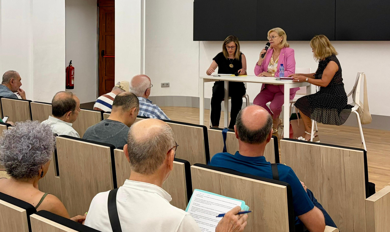 El Consell Municipal de Majors coneix el programa “Castelló Conviu” que connecta a les persones majors amb joves estudiants