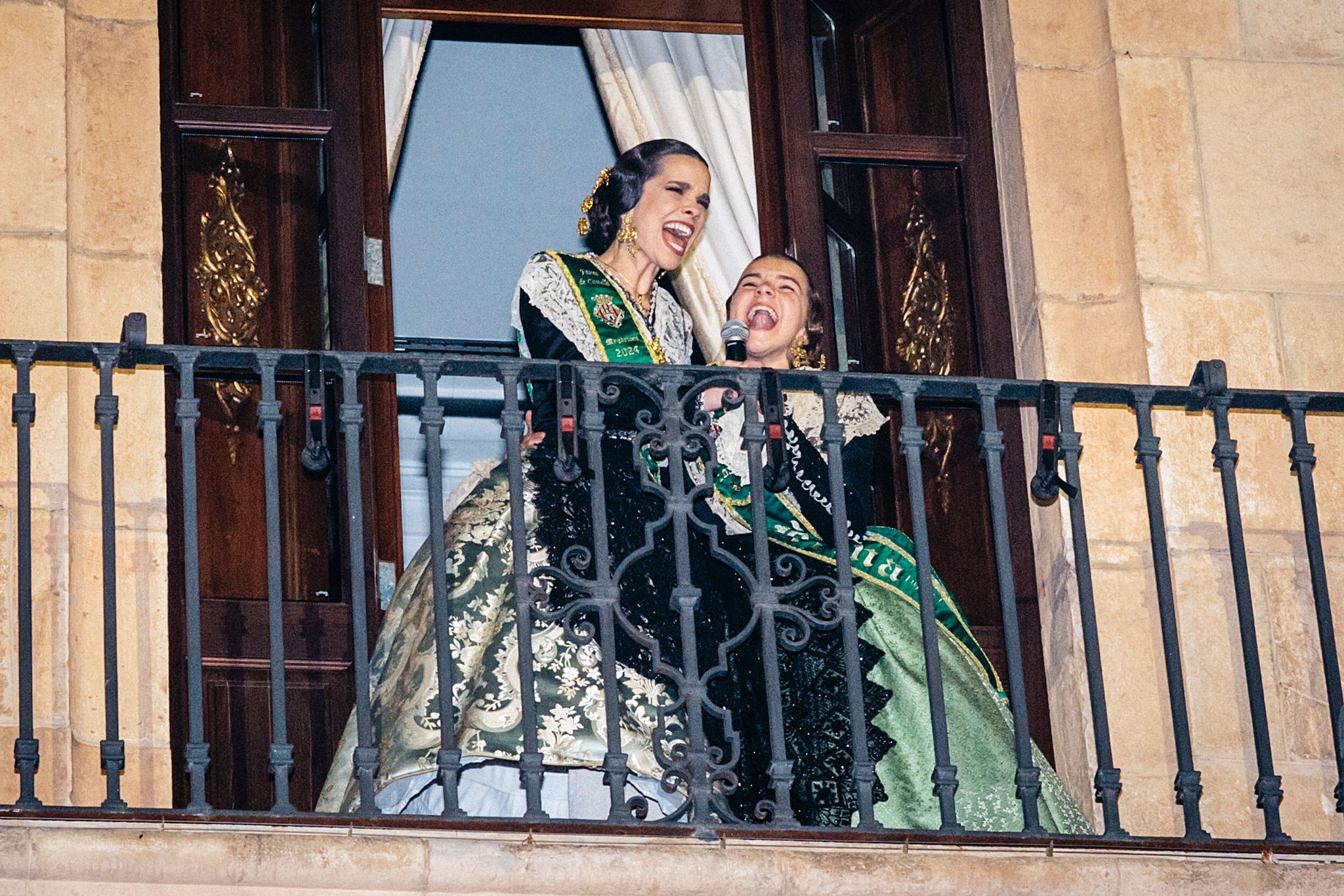 El Magdalena Vítol homenajea a los símbolos más queridos de Castellón con los colores de la fiesta como hilo conductor