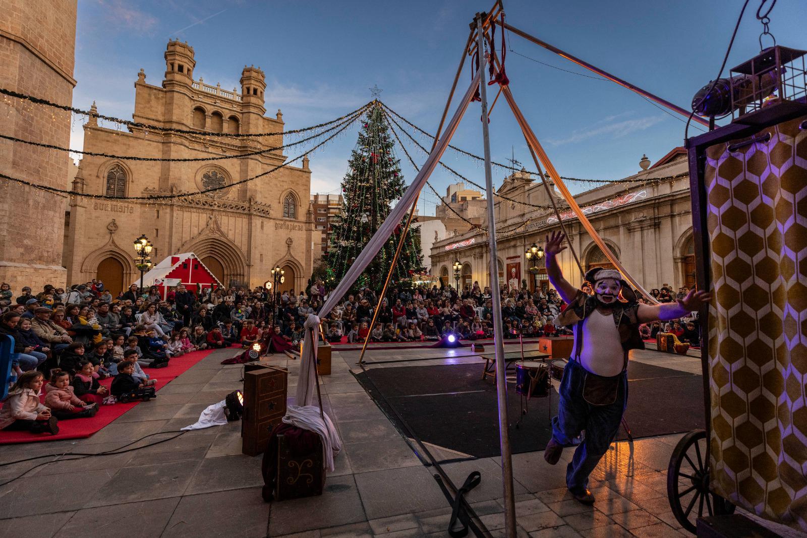 Más de 3.500 castellonenses disfrutan de un “Nadal de Circ” de récord en la Plaza Mayor