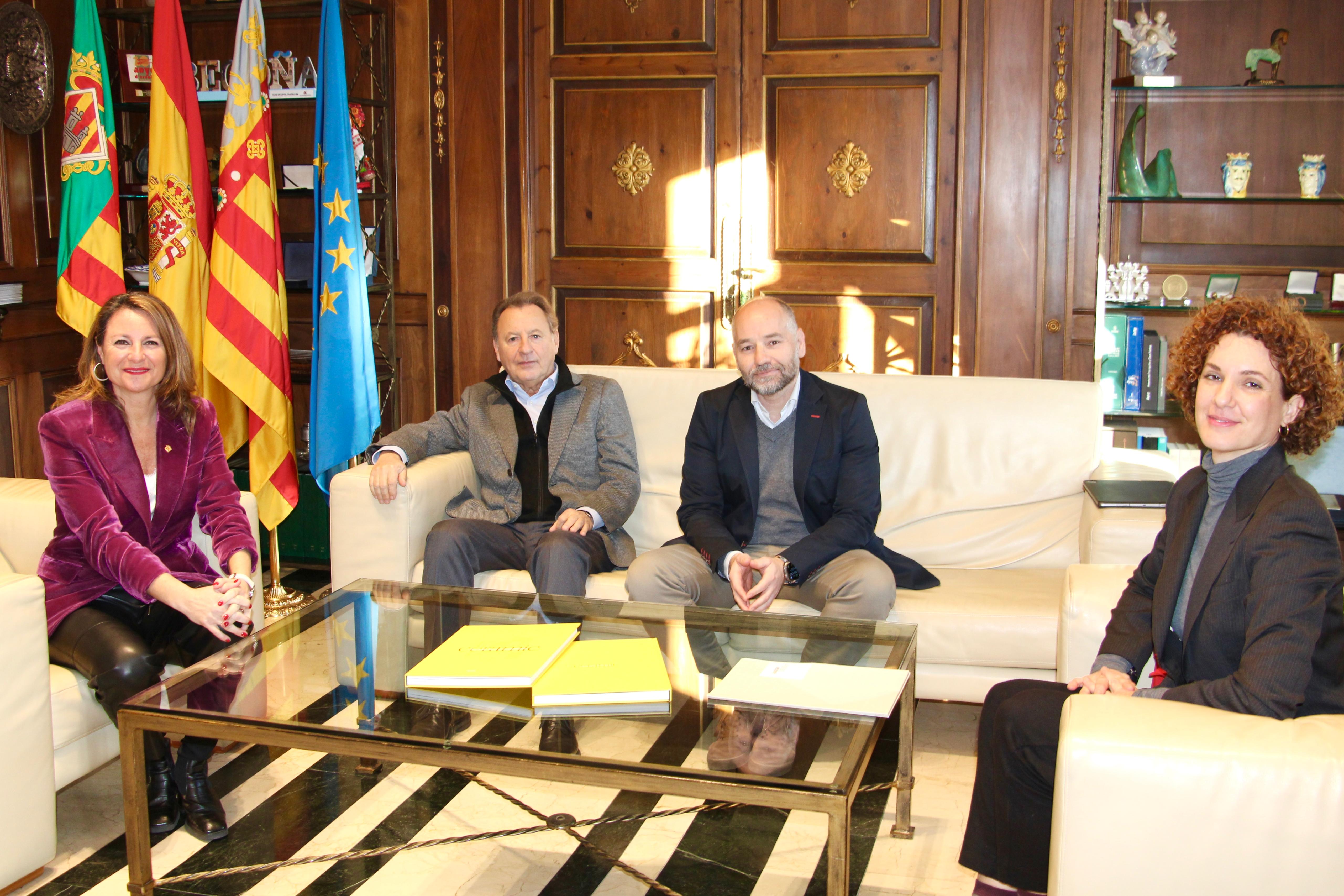 Carrasco traslada el apoyo del Ayuntamiento de Castellón a ASCER y colaborará con su nueva cita profesional del sector cerámico “Time of Spain”