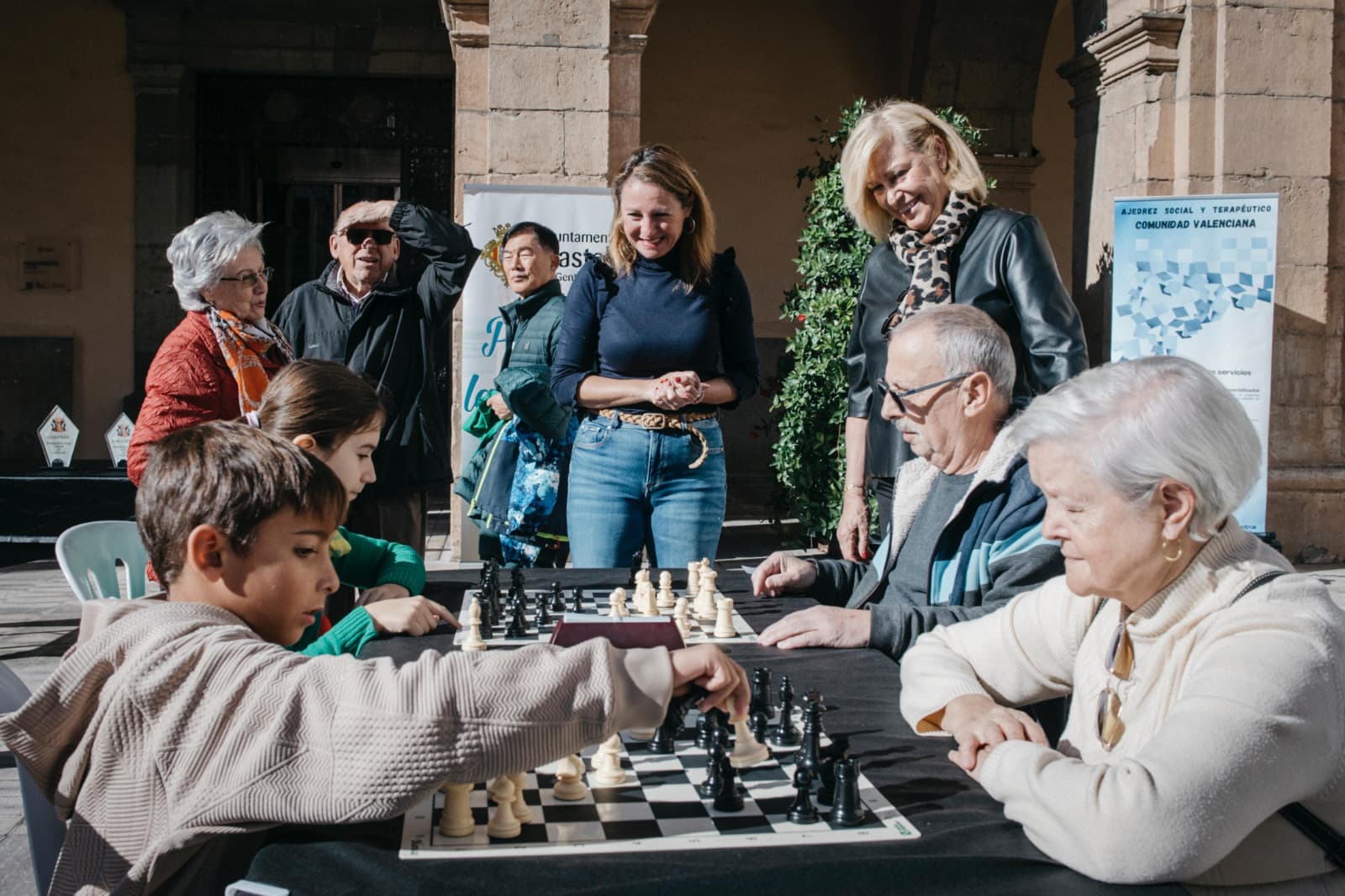Castelló aposta per l'envelliment actiu amb la jornada intergeneracional d'escacs