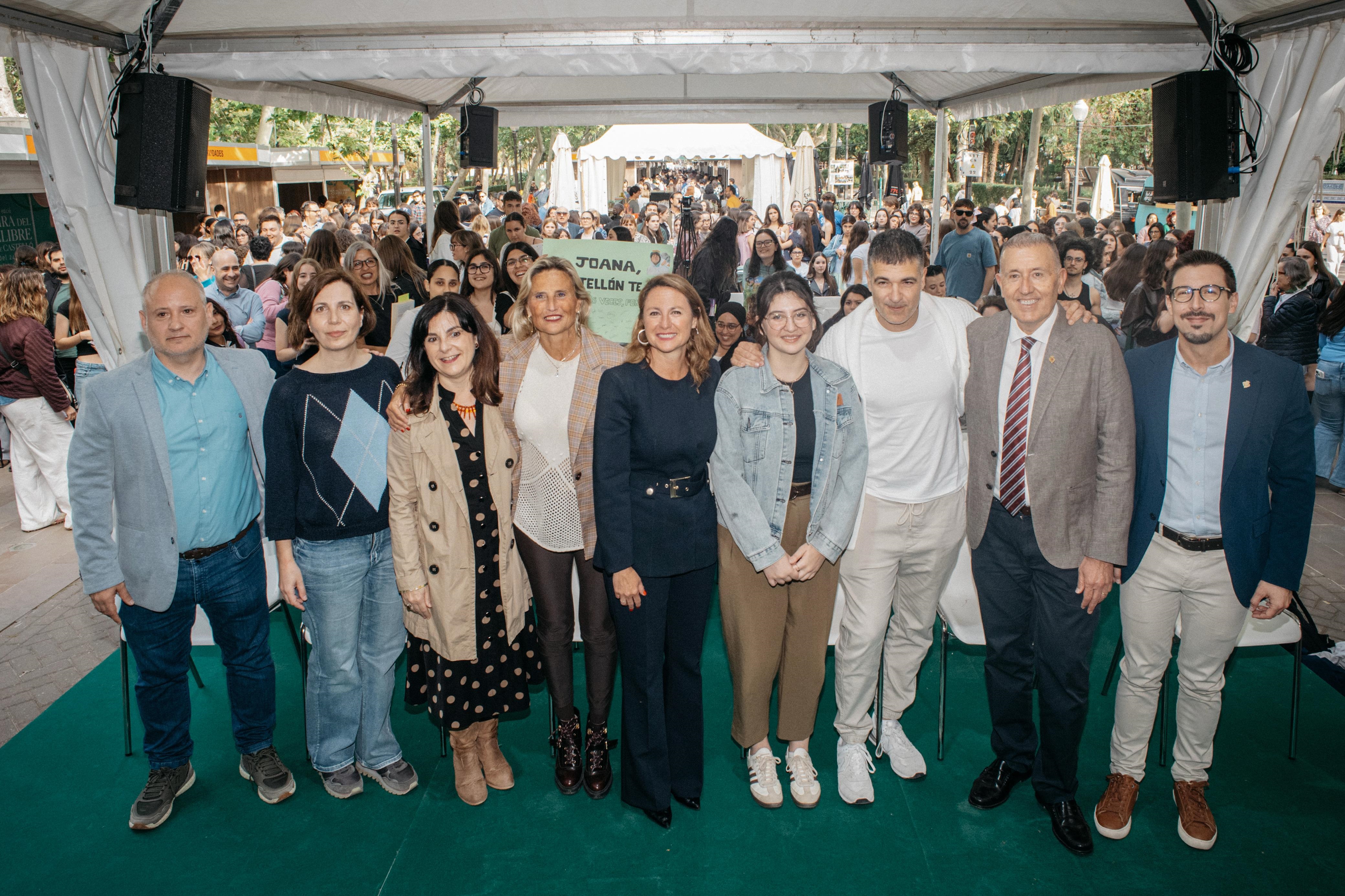 La Fira del Llibre converteix el Parc Ribalta en un “bosc de les lletres”