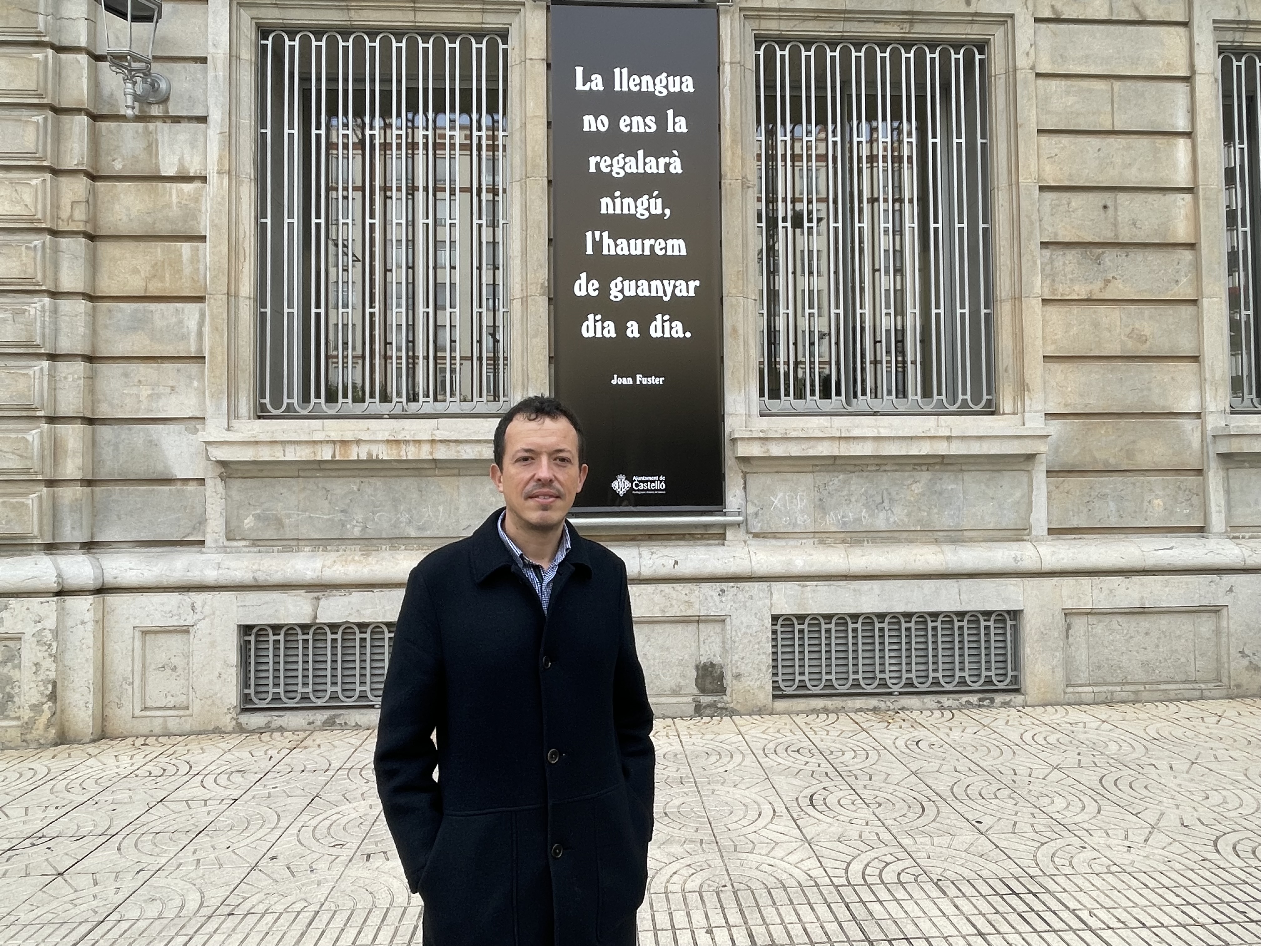 Citas del escritor valenciano se poder leer en plazas y calles para el fomento de la lengua y su uso social