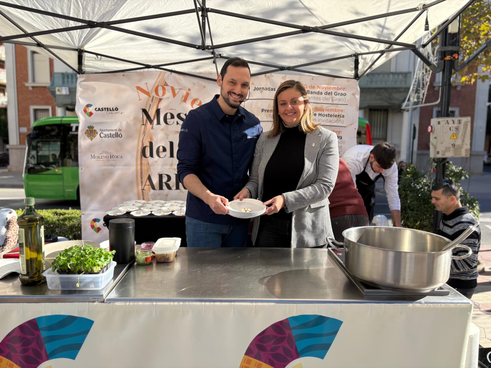 La plaza María Agustina acoge un showcooking del chef Cristian Granero organizado por el Patronato de Turismo