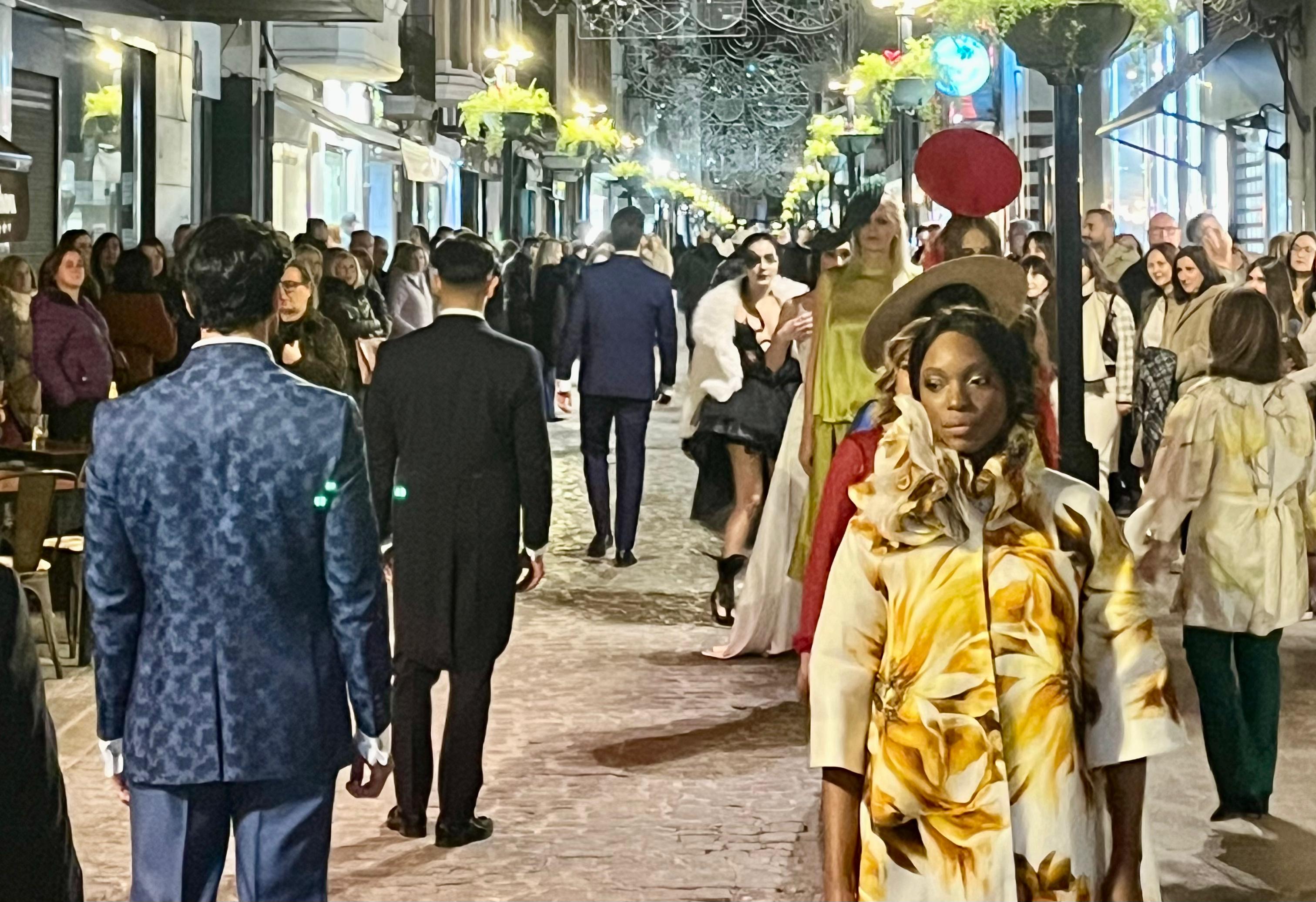 La moda pren el carrer Alloza en una acció urbana que anticipa MODAVISIÓN Castelló 2026