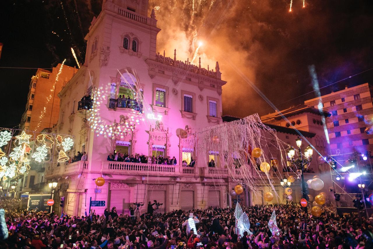 Castelló rep el 2026 amb una celebració massiva i en gran a la Porta del Sol a l'estil de les grans capitals