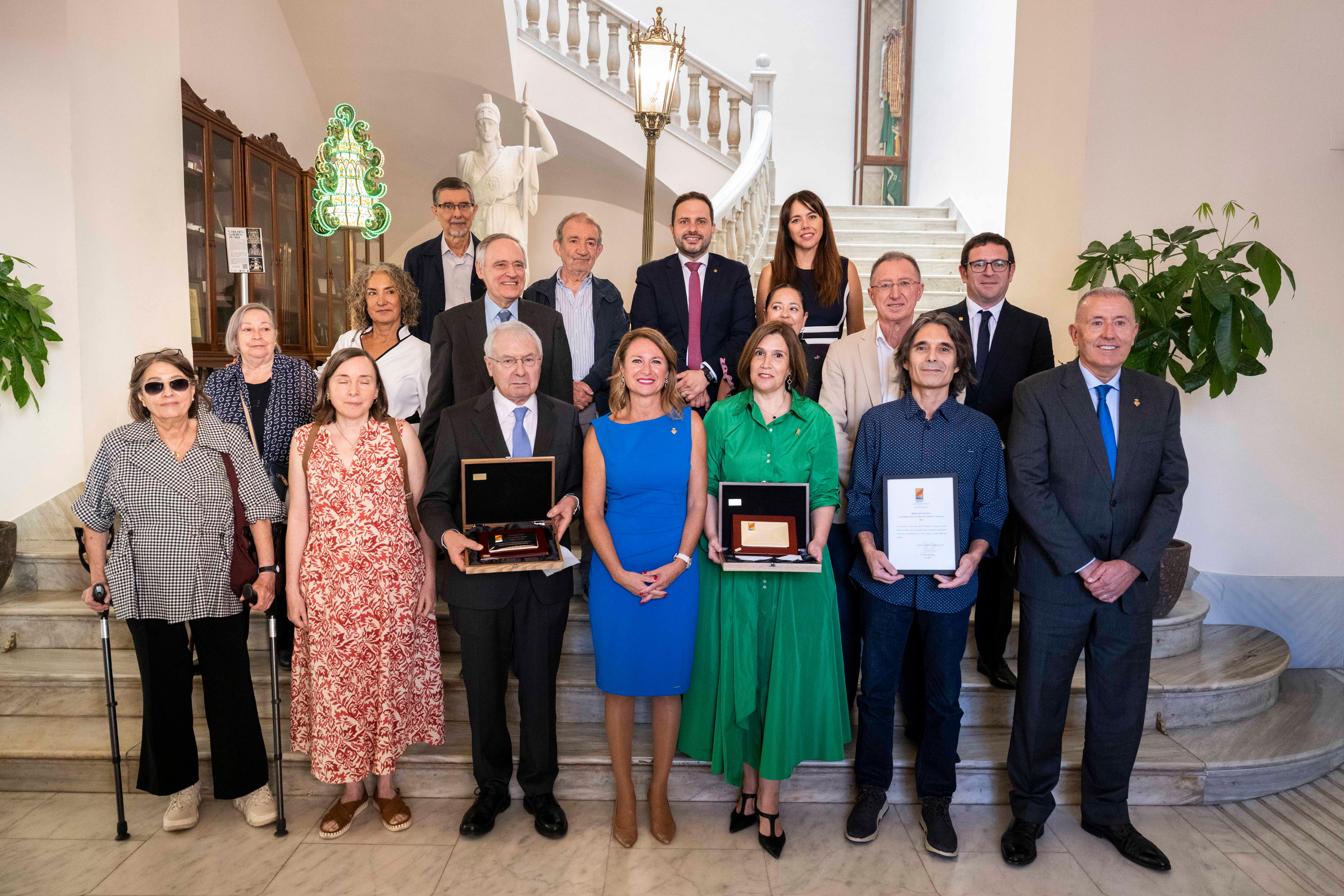 La Acadèmia Valenciana de la Llengua y Mateu Rodrigo Lizondo reciben los premios Valencià de l’Any en Castellón
