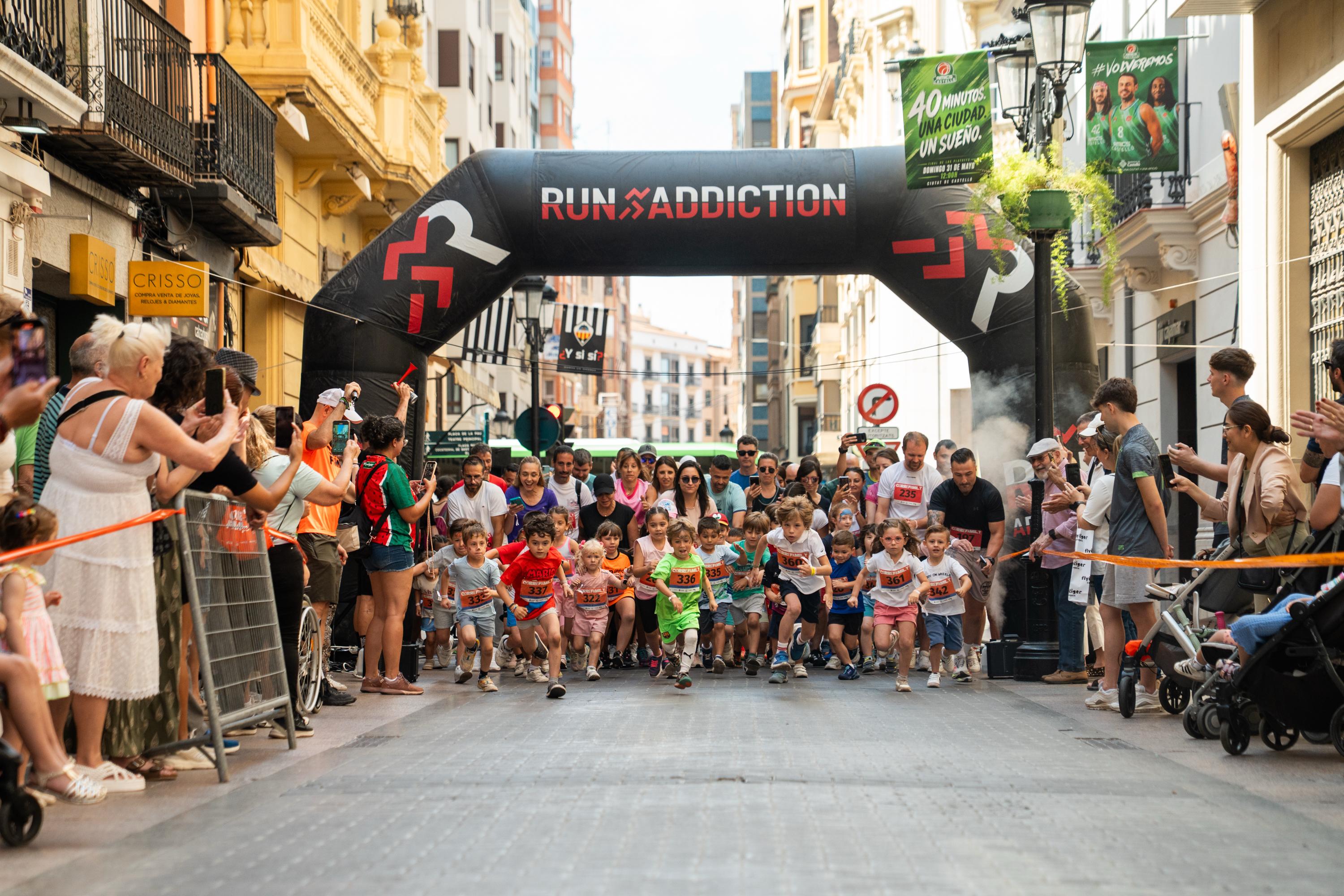 La primera edició de “Correfamily” reunix prop de 500 participants en una jornada d'esport i família en el centre de Castelló