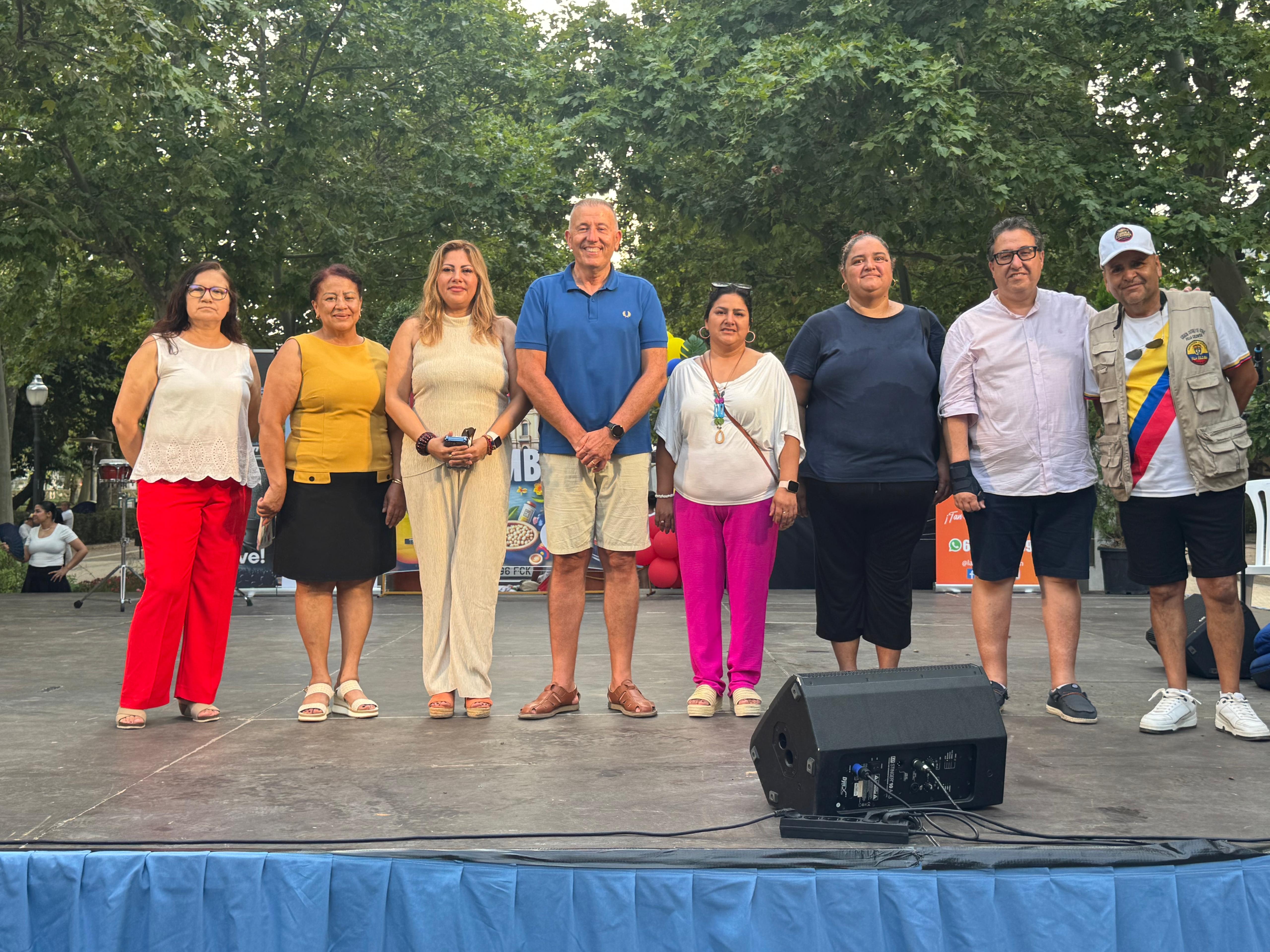 Castelló ha celebrat el Dia Nacional de Colòmbia amb música, gastronomia i tradició en el passeig Ribalta
