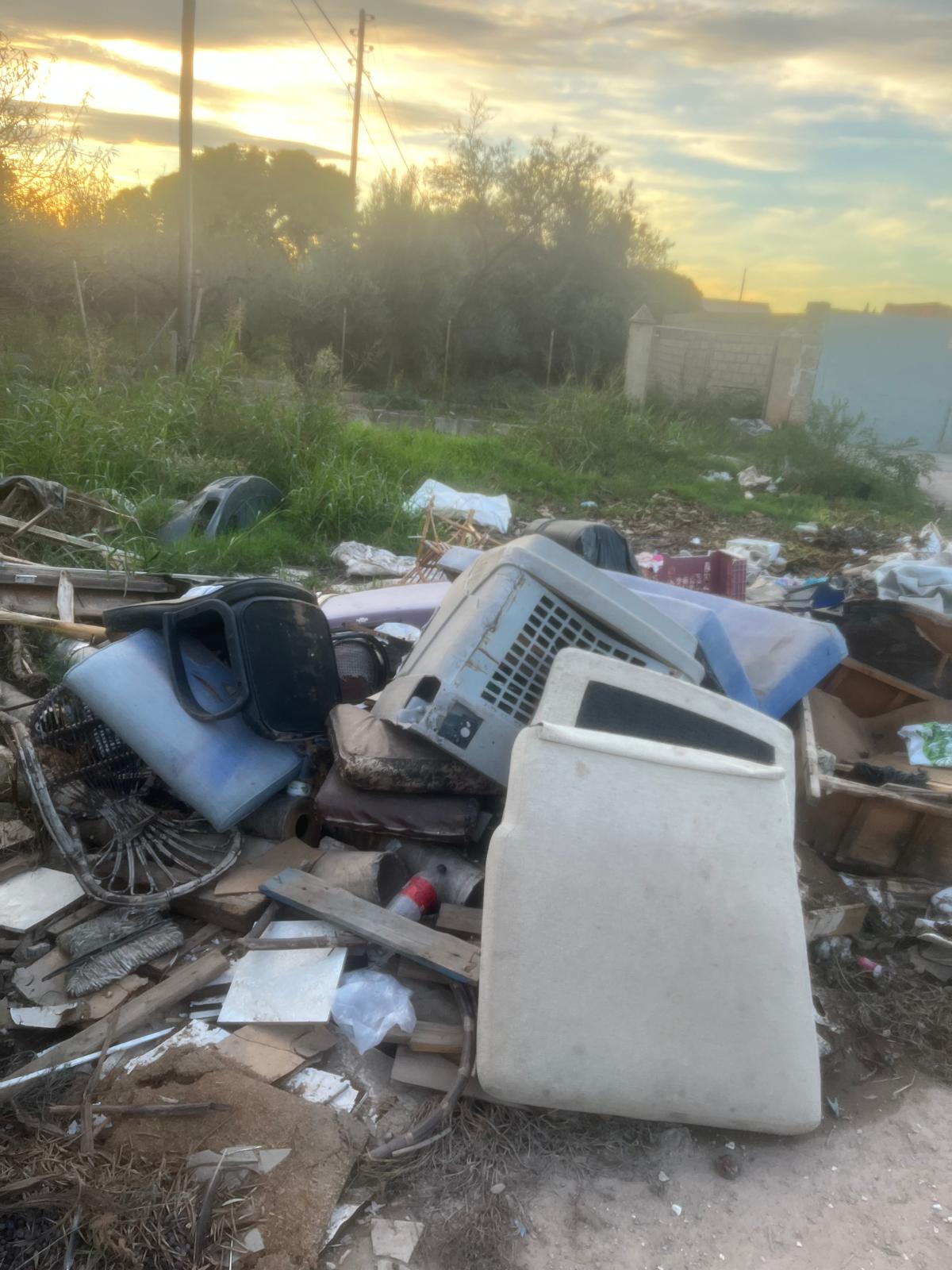 Els veïns i veïnes denuncien rates en parcs infantils i acumulació d'escombraries en els barris de Castelló