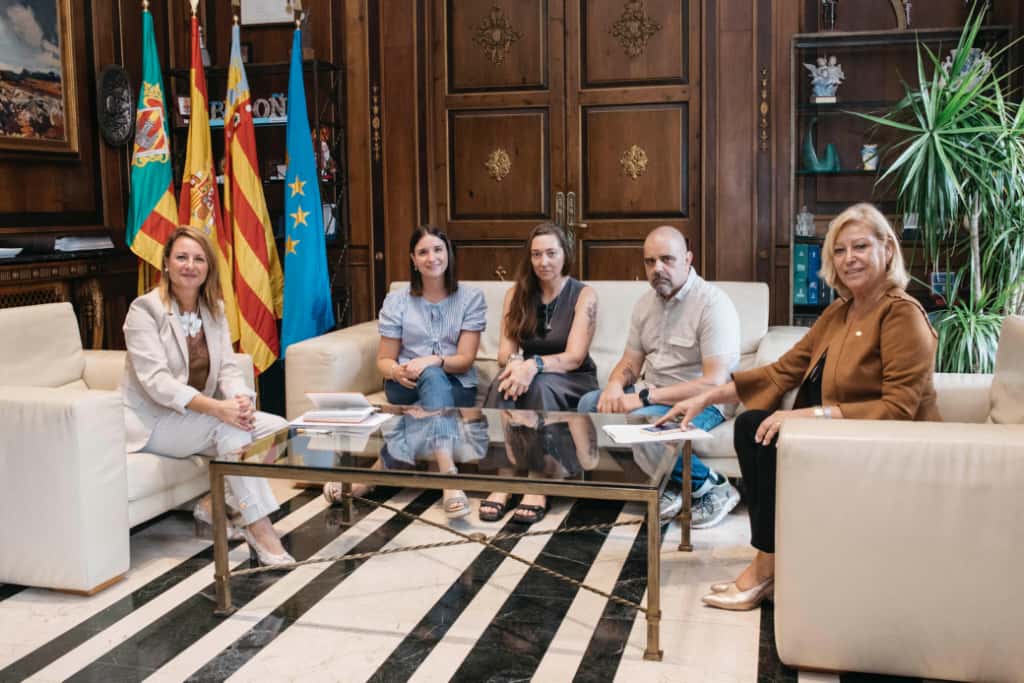 Carrasco rep a l'associació Atrapasueños i posa a la seua disposició tots els recursos municipals en matèria de salut mental