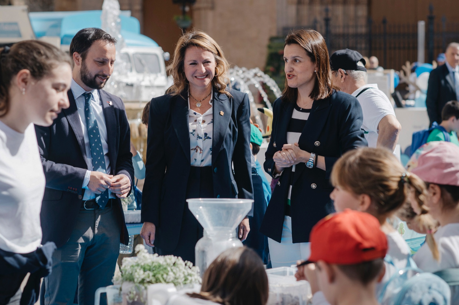 Més de 300 escolars participen en les activitats pel Dia Mundial de l'Aigua en la plaça Major