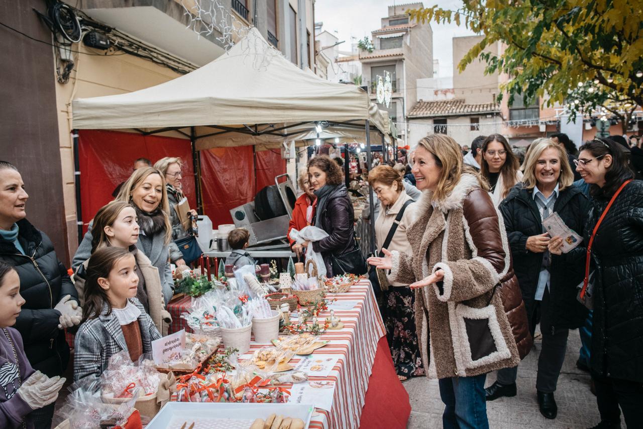 La plaça Mallorca acull una nova edició de la ‘Fireta de Santa Llúcia’ dins d'una àmplia programació nadalenca