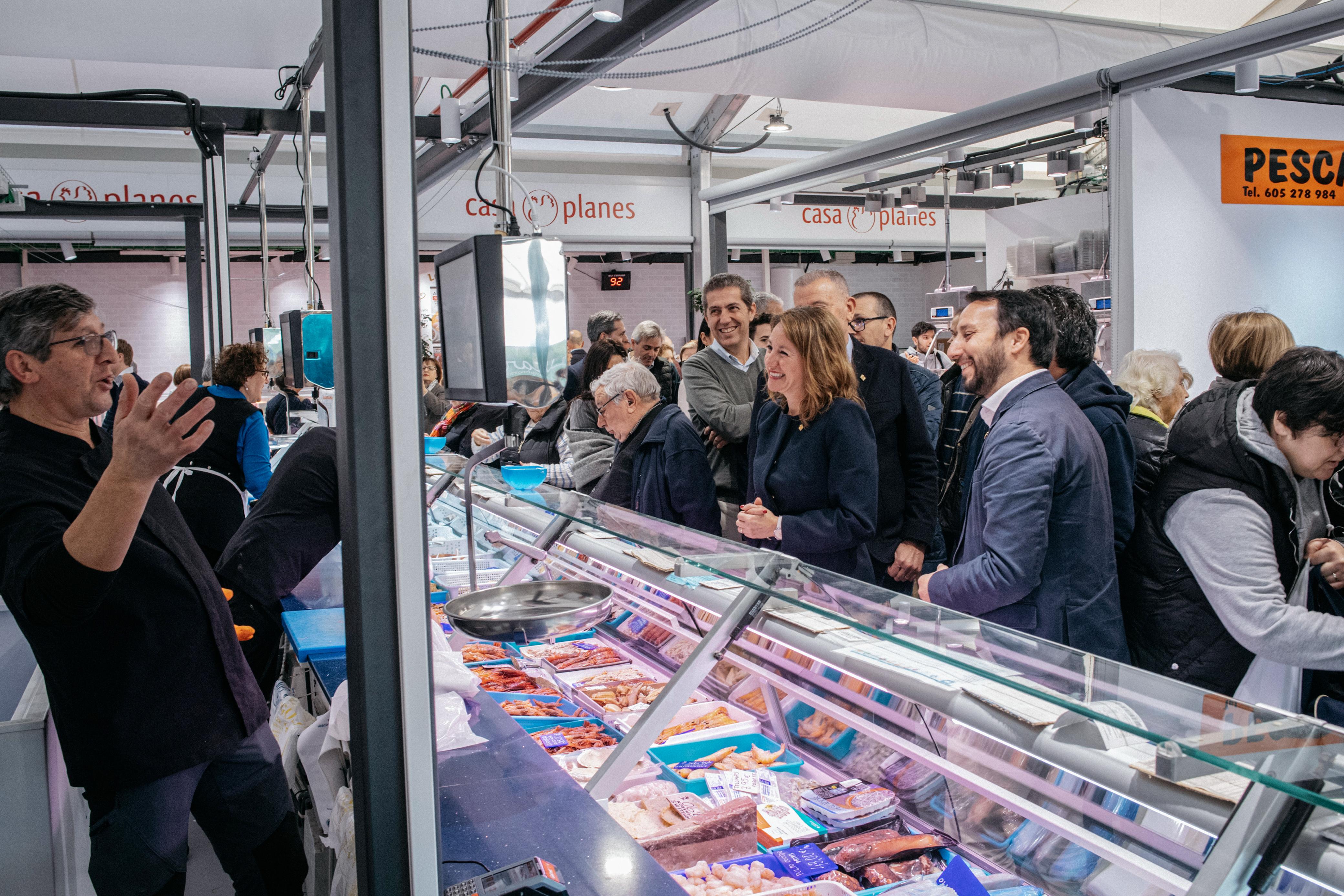 El nou mercat provisional de Santa Clara obri les seues portes amb una gran afluència de públic