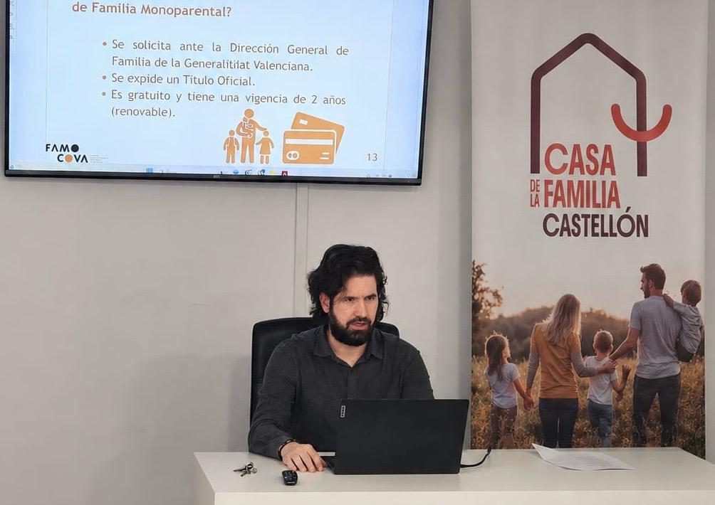 La Casa de la Família acull una xarrada formativa per a famílies monoparentals impartida per FAMOCOVA