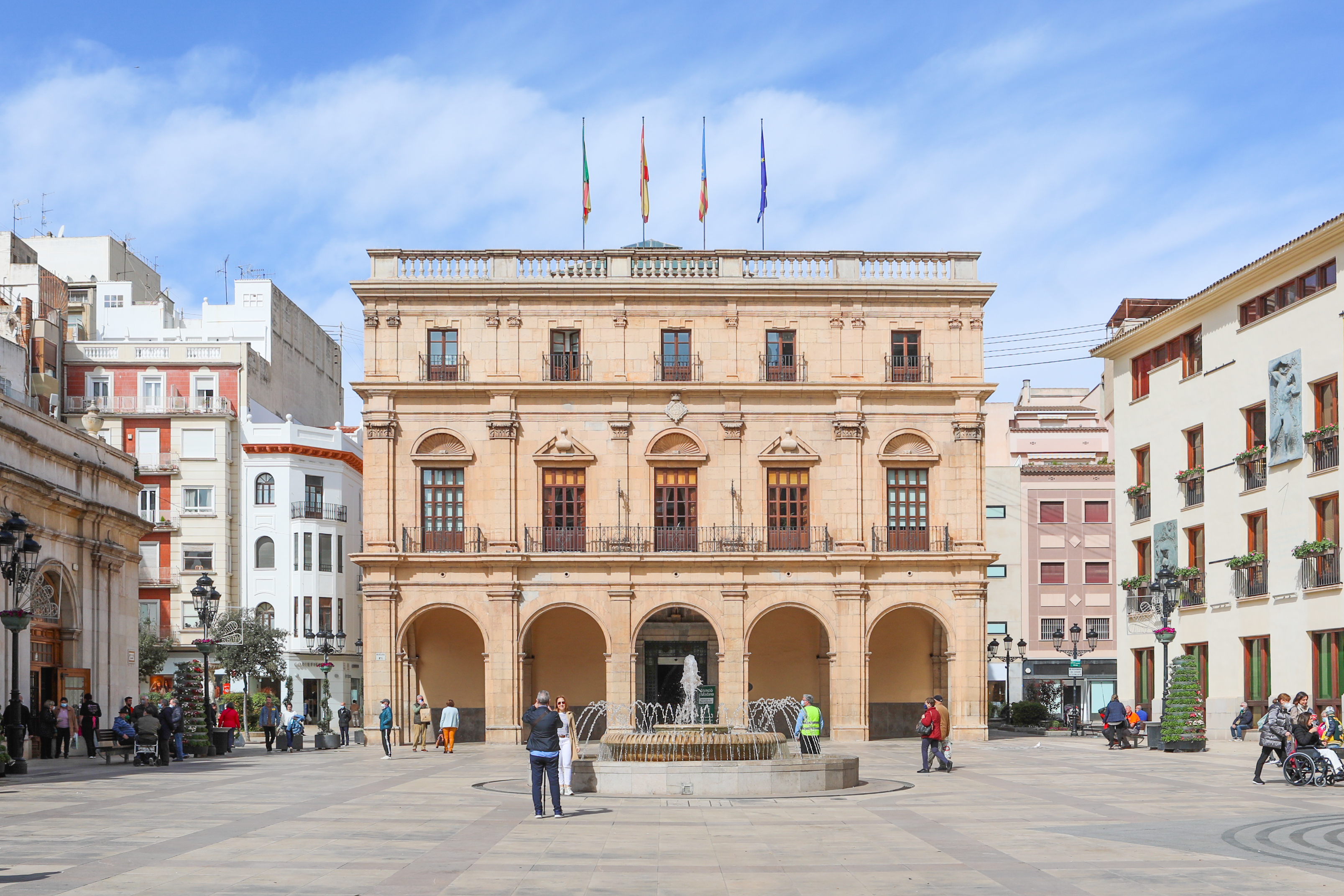 Begoña Carrasco: “La Fira del Llibre torna al seu espai tradicional i emblemàtic, la plaça Santa Clara, dins de la nostra estratègia de ciutat viva i que Castelló respire cultura”